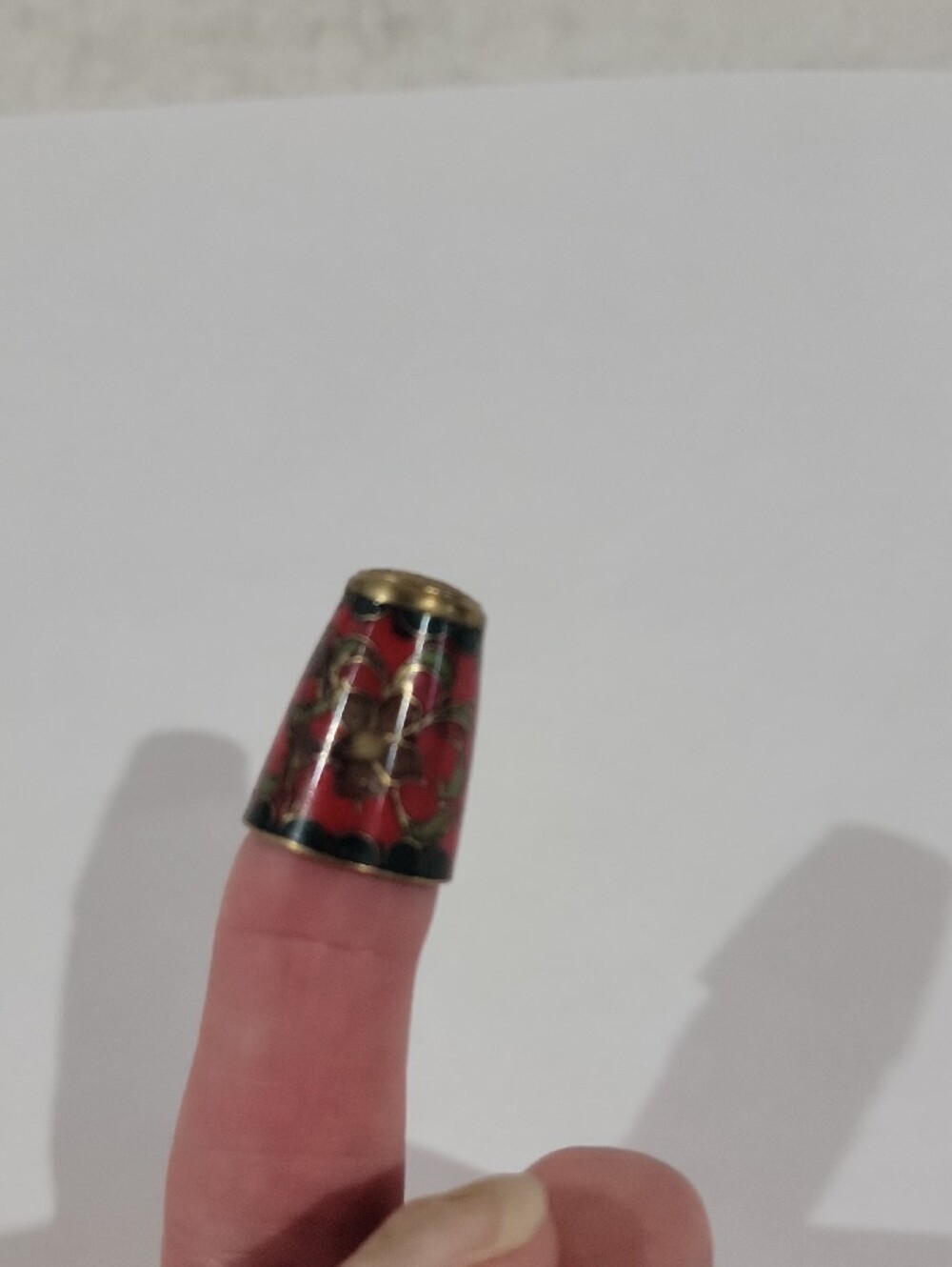 Vintage Chinese Red Floral Cloisonné Sewing Thimble Finger Protector - Picture 4 of 8